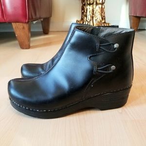 Dansko Black Leather Ankle Boot Clogs Side Zip
